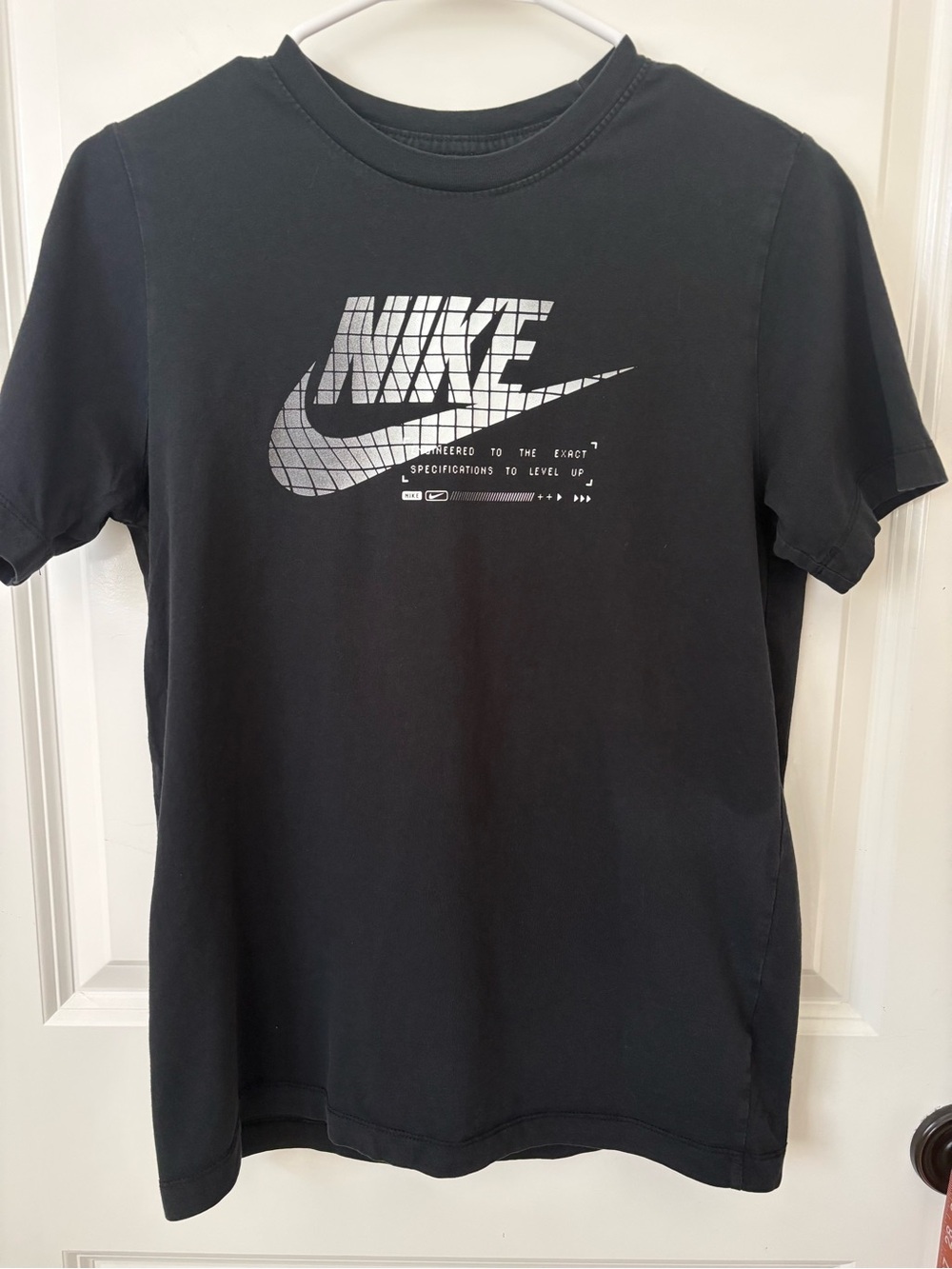 Nike Tee Youth XL Black Graphic Logo T-Shirt